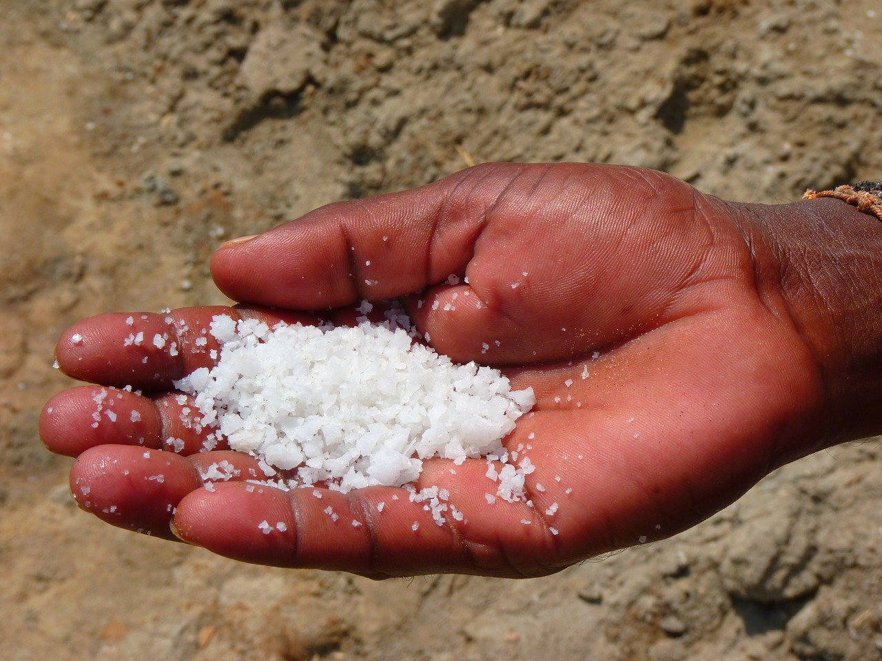 Czarna sól prosto z Hawajów, naturalna zdrowotna harmonia pomiędzy człowieka, a naturą.